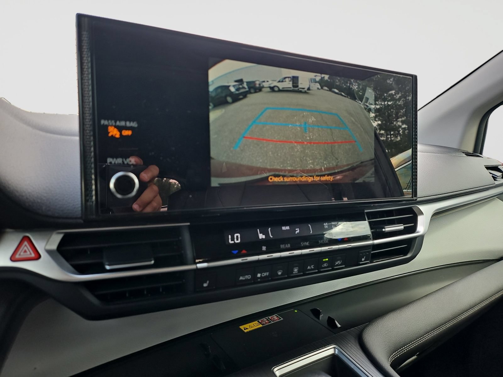 Used 2025 Toyota Sienna XLE FWD image 28