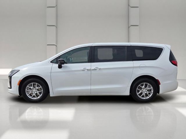 Certified 2027 Chrysler Pacifica Select FWD image 2