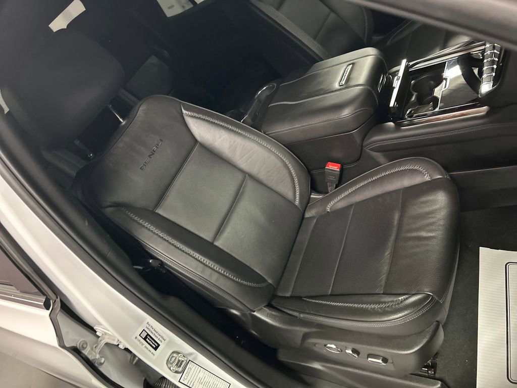 Used 2025 GMC Yukon Denali AWD/4WD image 26