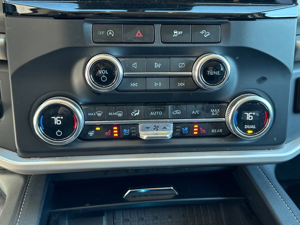 Used 2023 Ford Expedition XLT image 14