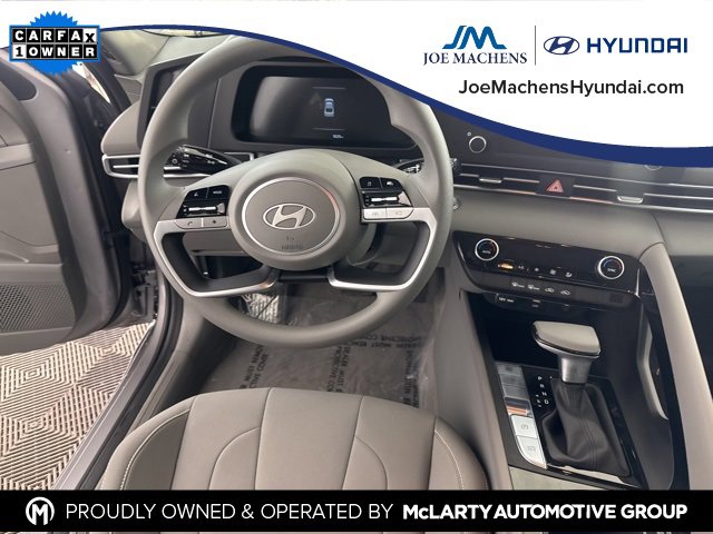 Used 2025 Hyundai Elantra Blue image 33