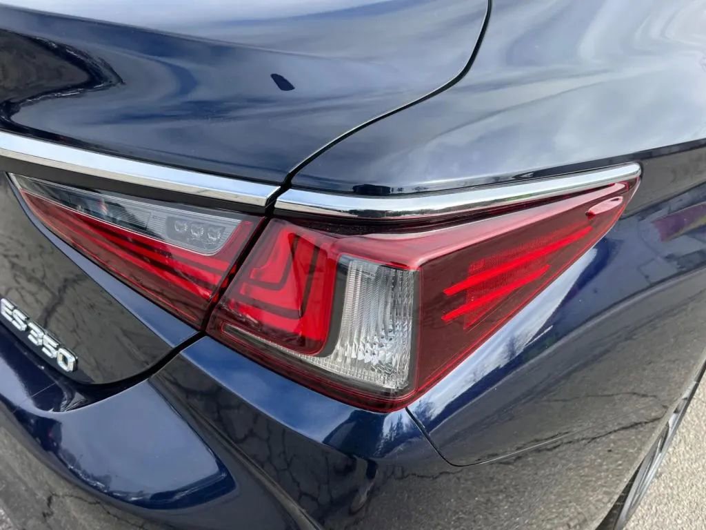Used 2021 Lexus ES 350 w/ Premium Package image 34