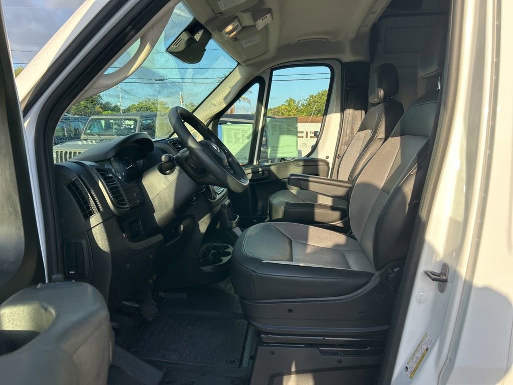 Used 2025 RAM ProMaster 2500 w/ Convenience Group image 9
