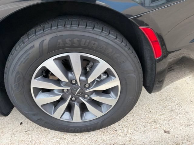 Used 2022 Chrysler Pacifica Limited FWD image 4