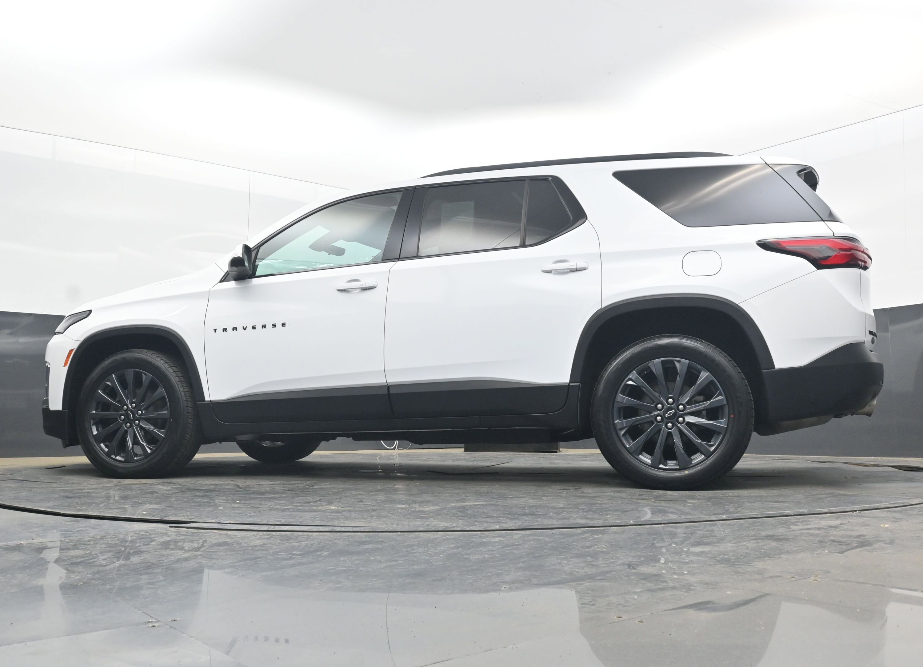 Used 2023 Chevrolet Traverse RS image 26