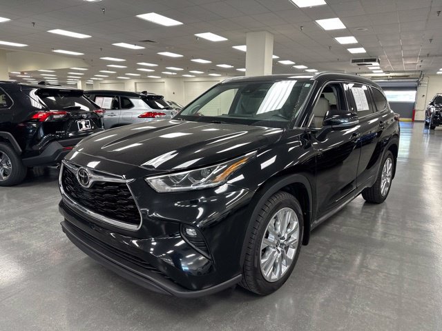 Used 2020 Toyota Highlander Limited AWD/4WD image 3