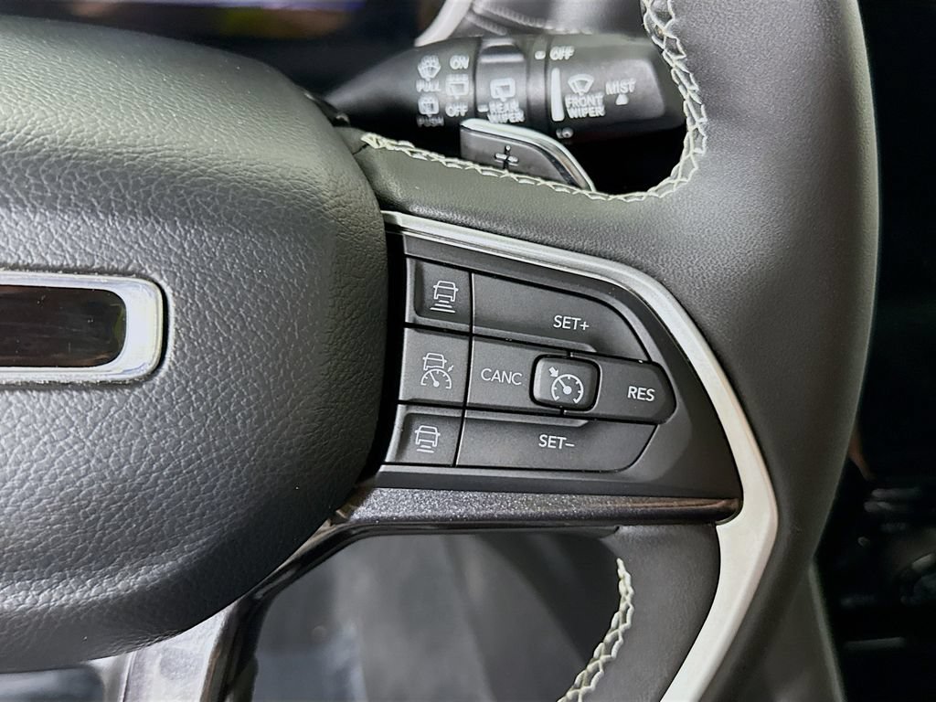 Used 2023 Jeep Grand Cherokee Altitude AWD/4WD image 23