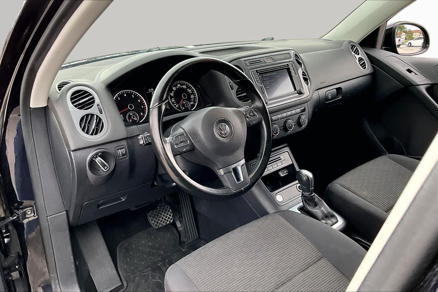 Used 2017 Volkswagen Tiguan Limited FWD image 18