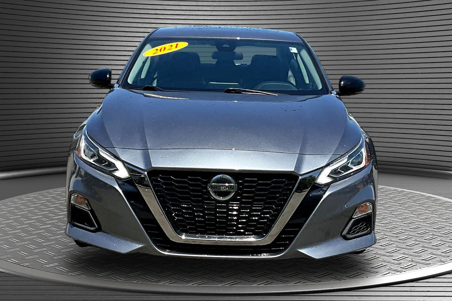 Used 2021 Nissan Altima 2.5 SR w/ SR Premium Package FWD image 2