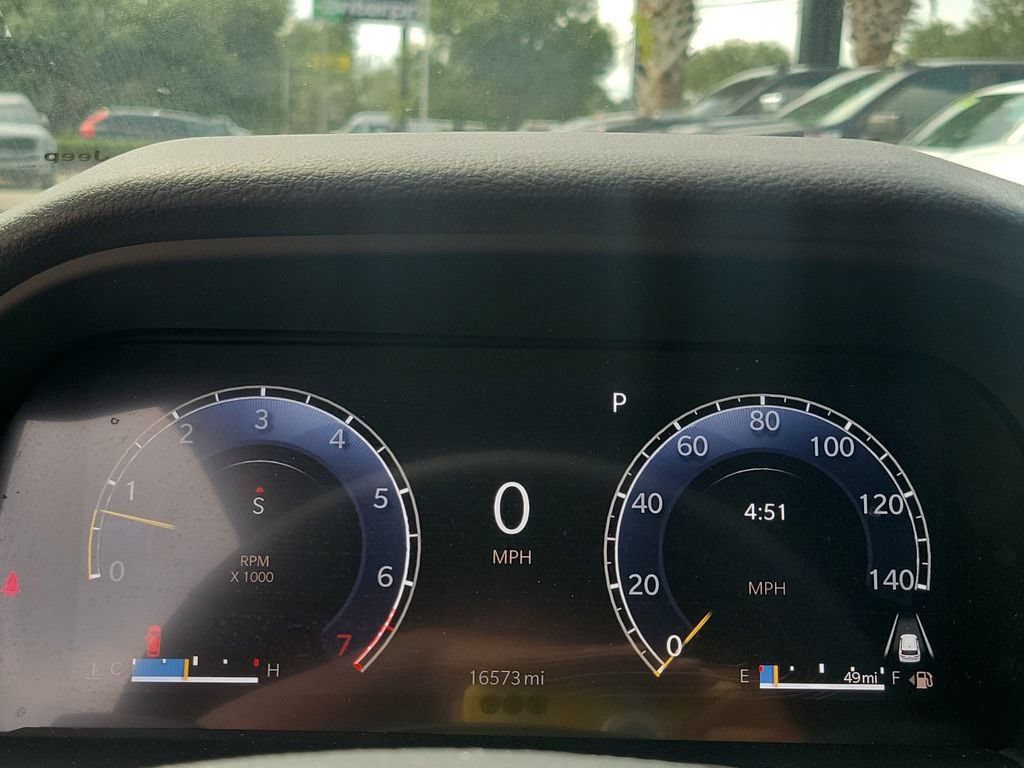 Used 2024 Jeep Grand Cherokee L Altitude AWD/4WD image 29