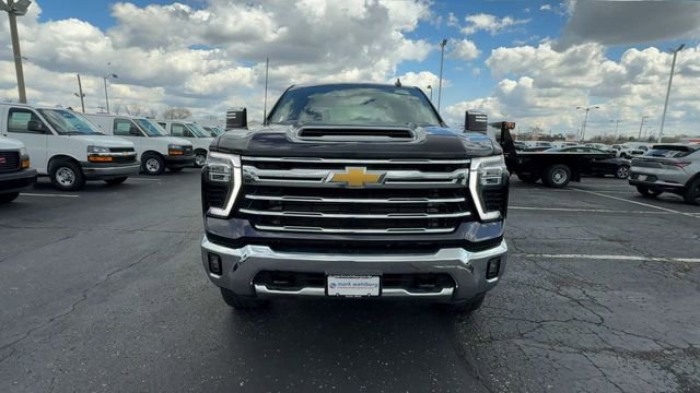 Used 2024 Chevrolet Silverado 2500 LTZ AWD/4WD image 3
