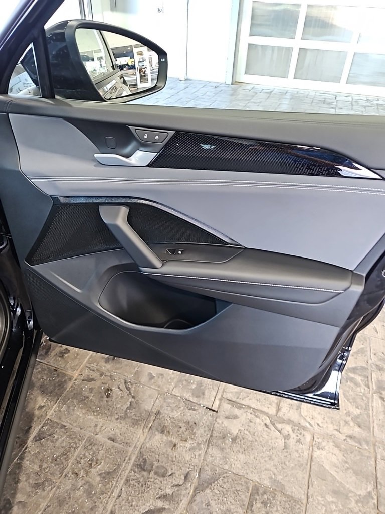 New 2026 Volkswagen Tiguan SE R-Line image 11