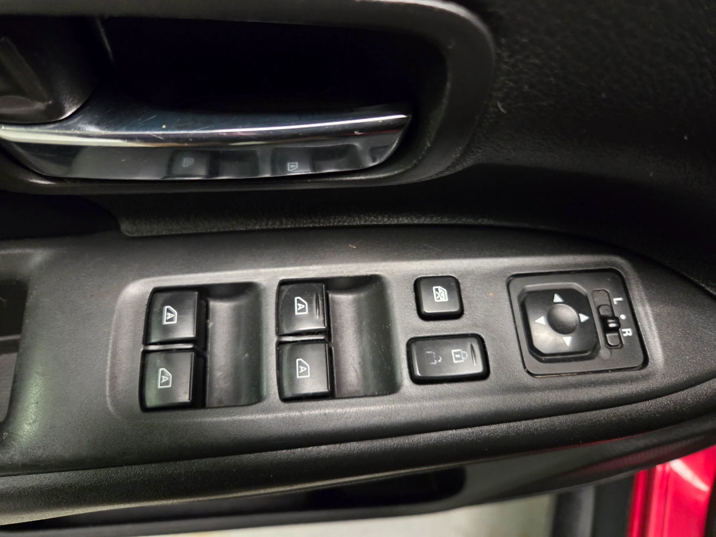 Used 2019 Mitsubishi Outlander SE image 16