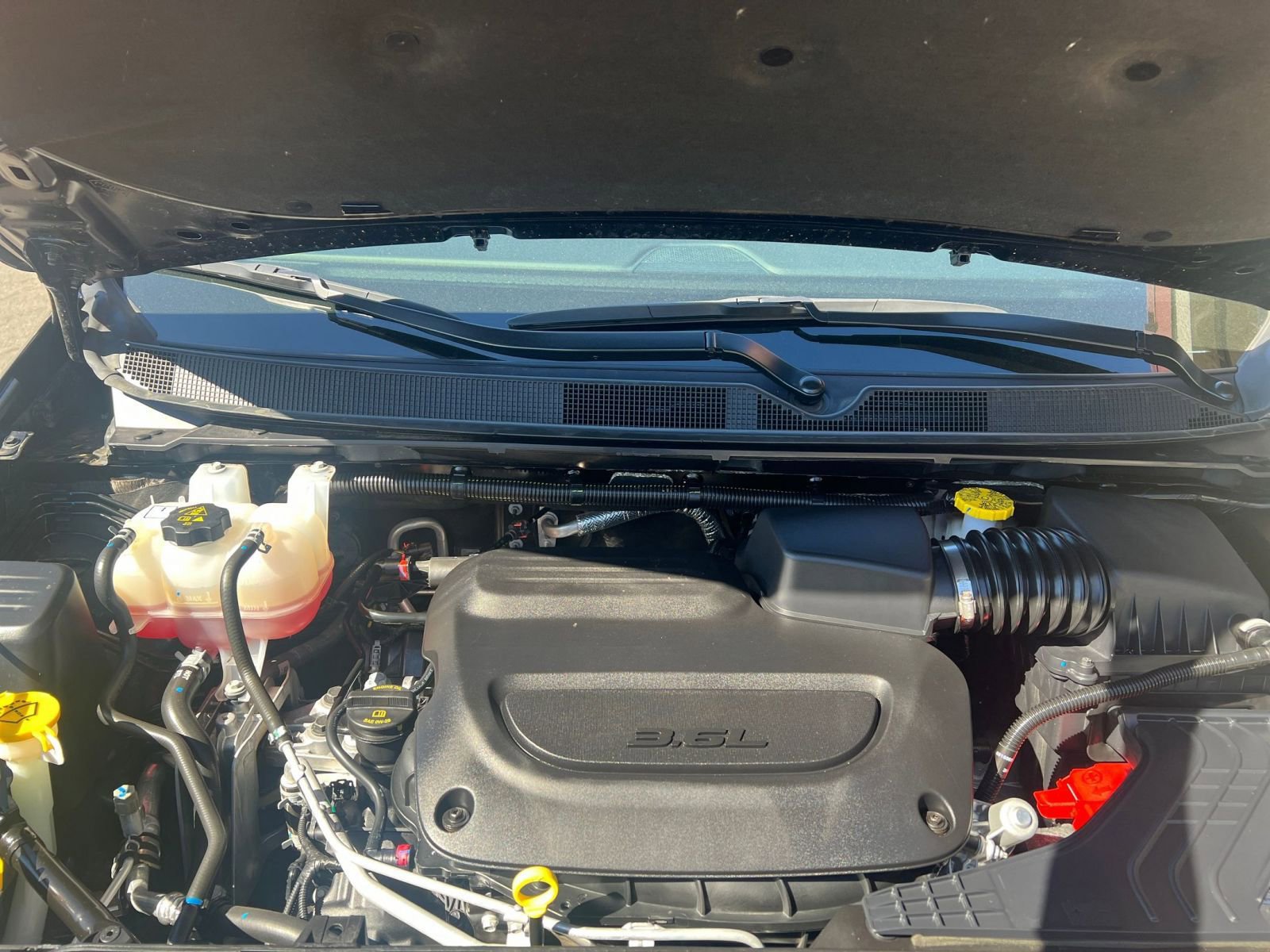 Used 2025 Chrysler Pacifica Select image 35