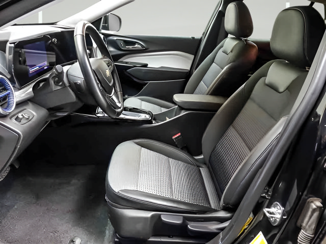 Used 2025 Chevrolet Trax LT w/ LT Convenience Package FWD image 8