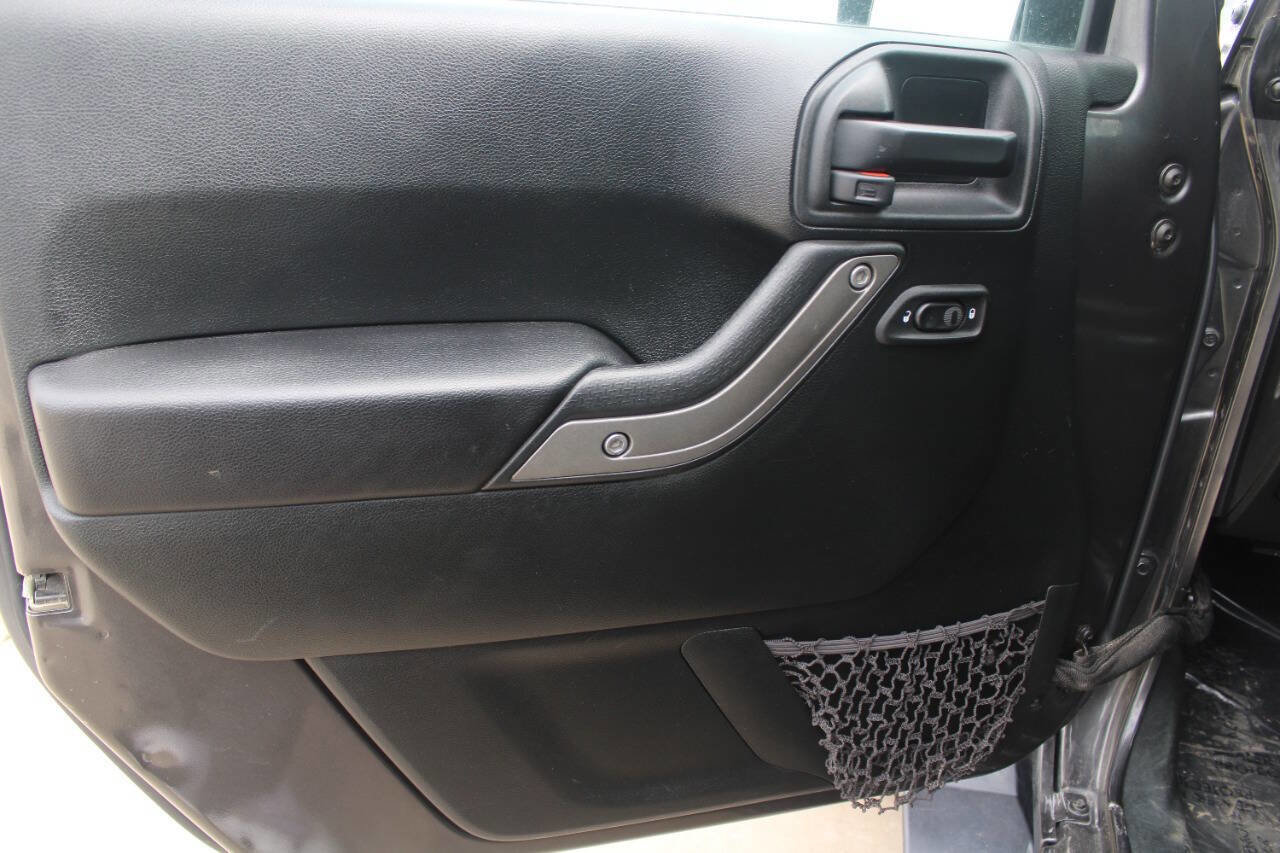 Used 2018 Jeep Wrangler Unlimited Sport S image 11