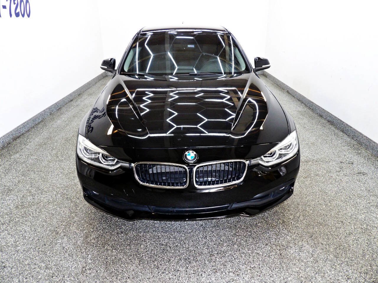 Used 2018 BMW 320i Sedan RWD image 2