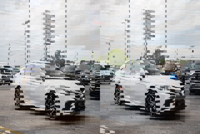 Used 2023 Toyota Camry SE image 7