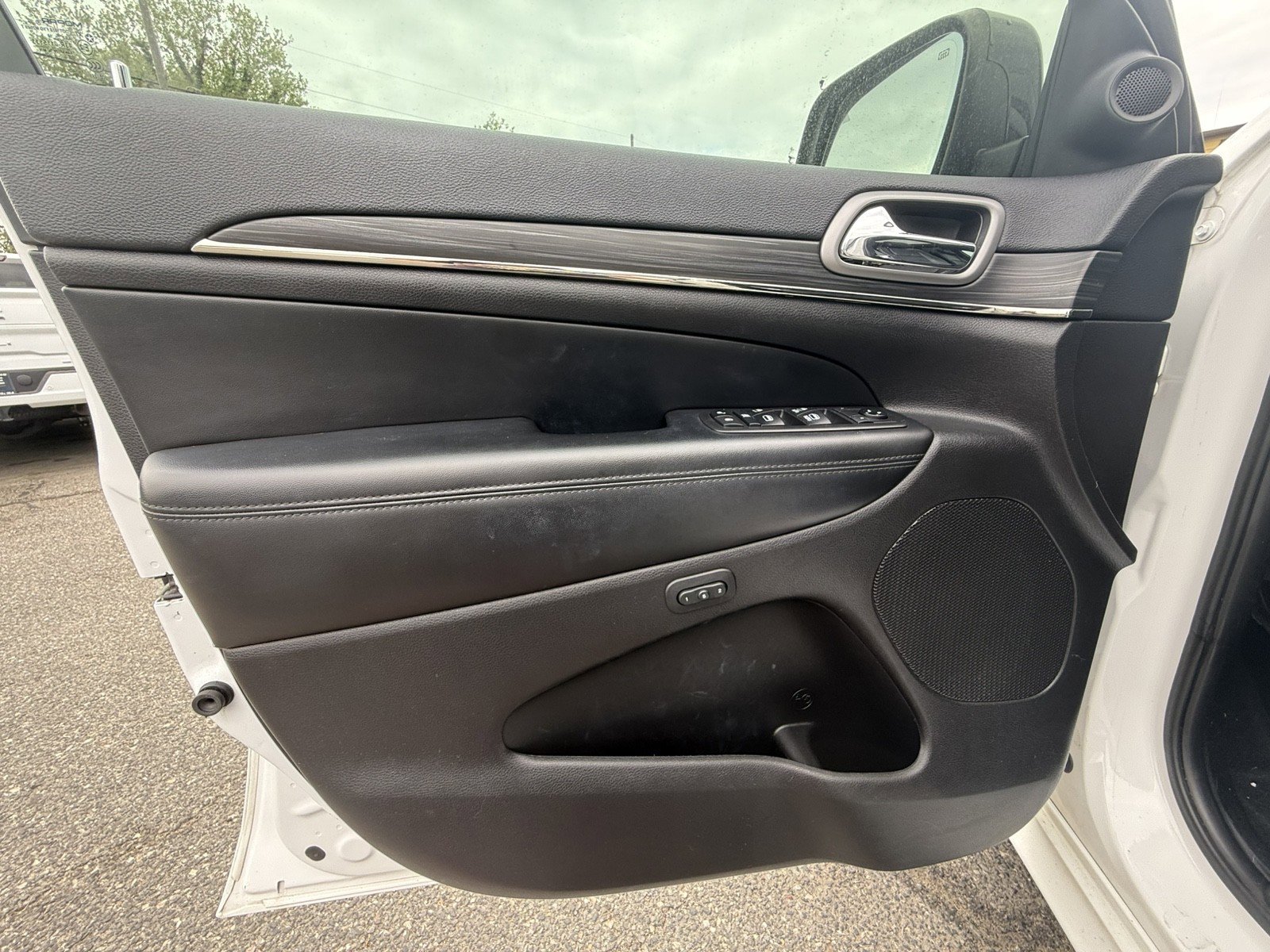 Used 2019 Jeep Grand Cherokee Limited X image 23