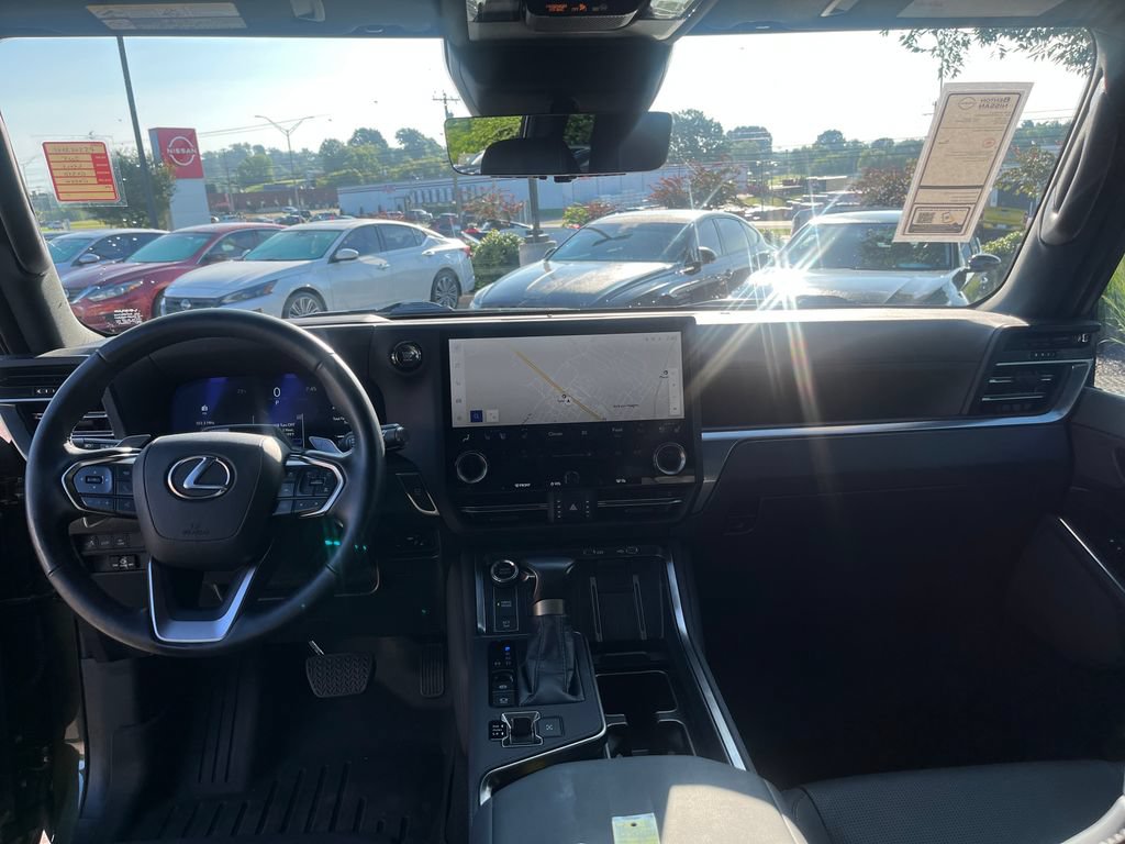 Used 2025 Lexus GX 550 w/ Accessory Package (2T) AWD/4WD image 21