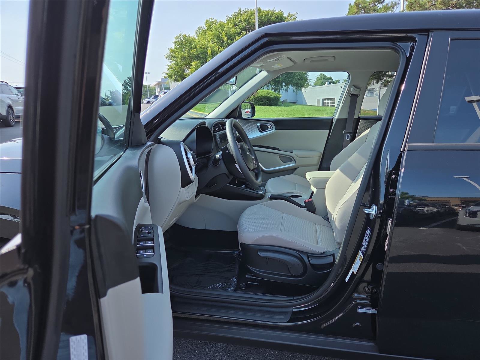 Certified 2024 Kia Soul LX FWD image 13