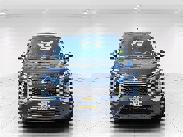 Used 2023 Mitsubishi Outlander ES image 2