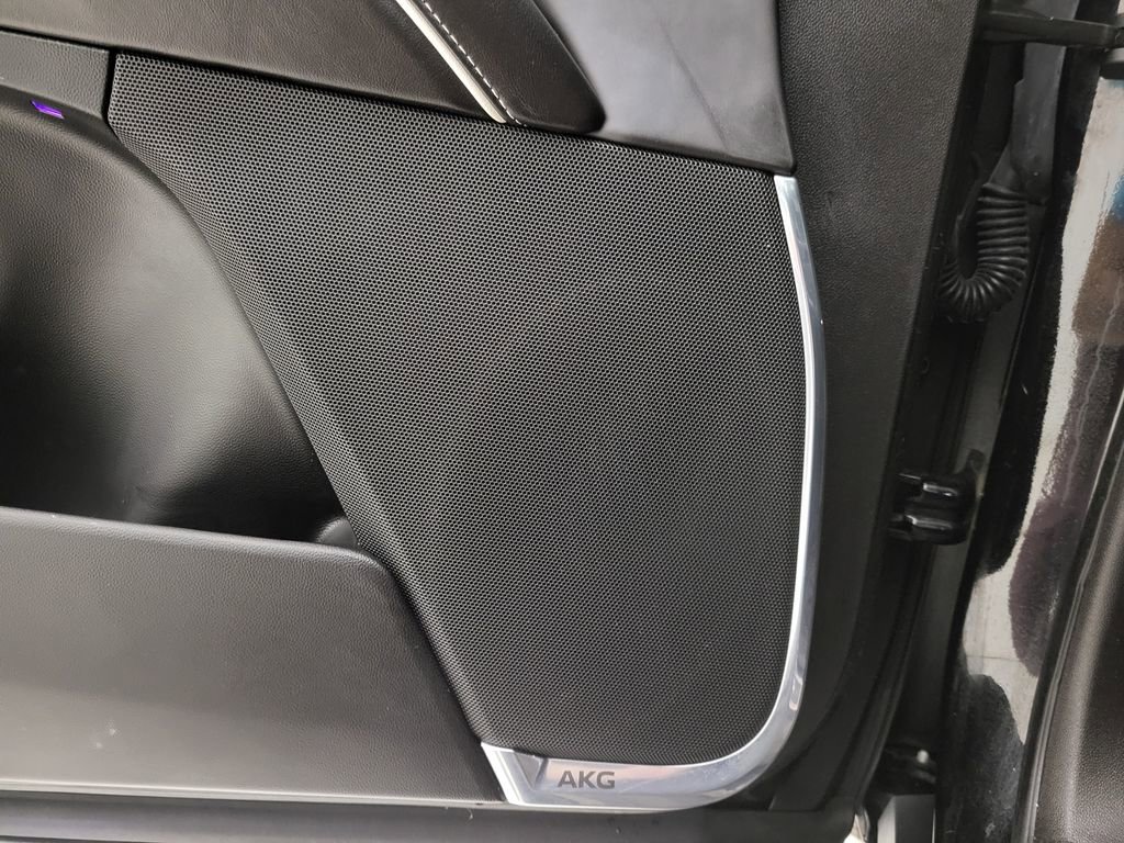 Used 2021 Cadillac Escalade Premium Luxury Platinum image 8