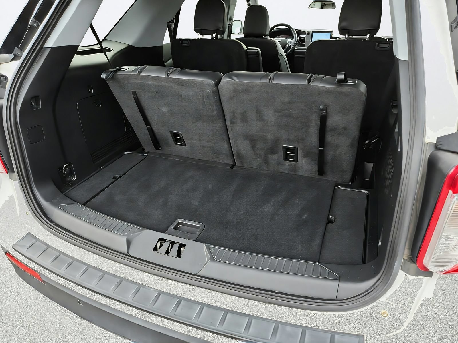 Used 2022 Ford Explorer XLT w/ Equipment Group 202A AWD/4WD image 33