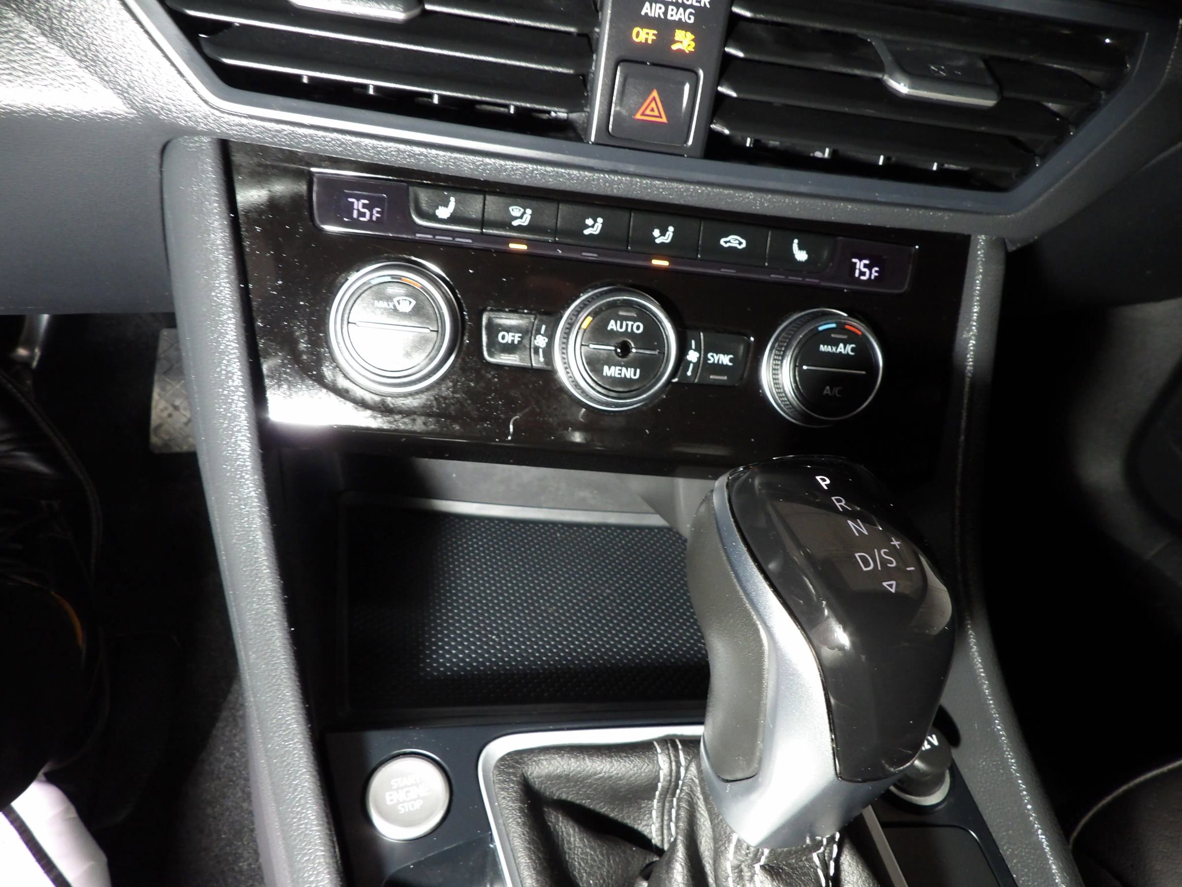 Used 2024 Volkswagen Jetta SE FWD image 14