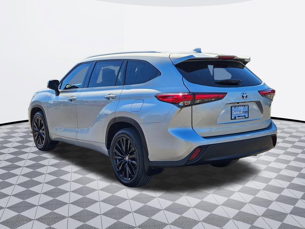 Used 2022 Toyota Highlander XLE AWD/4WD image 4