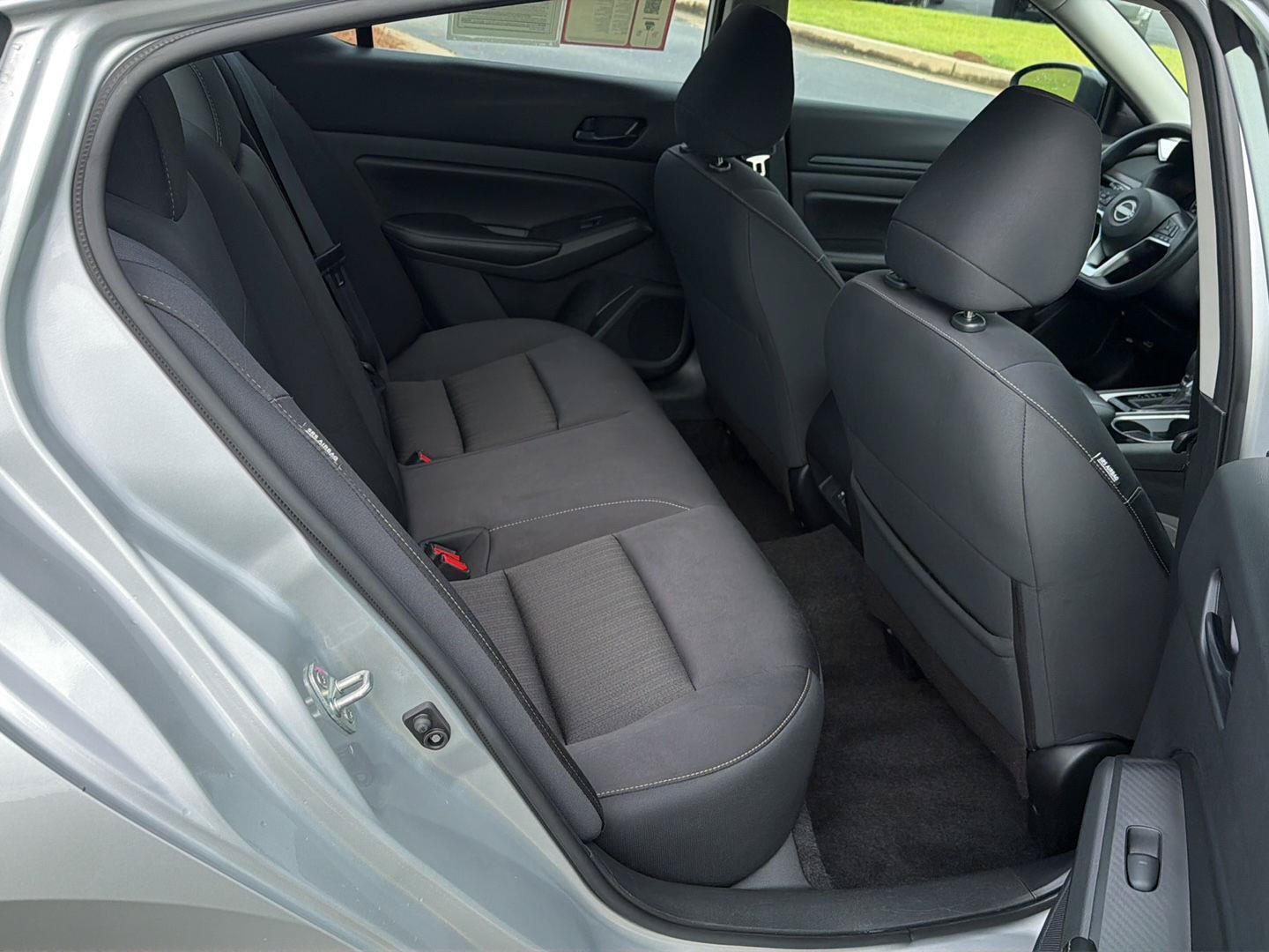 Used 2024 Nissan Altima 2.5 SV FWD image 12