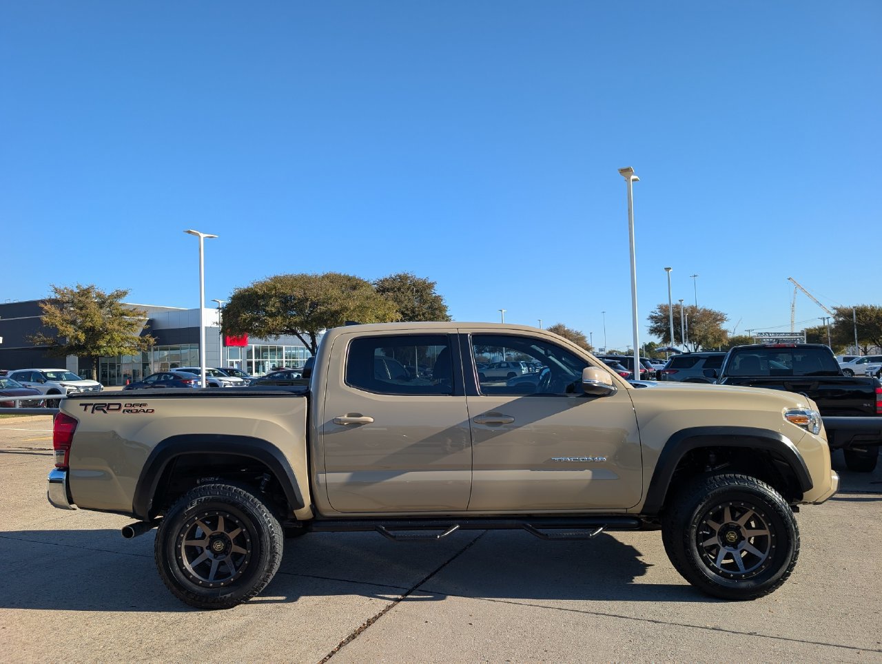 Used 2016 Toyota Tacoma TRD Off-Road w/ Towing Package RWD image 3