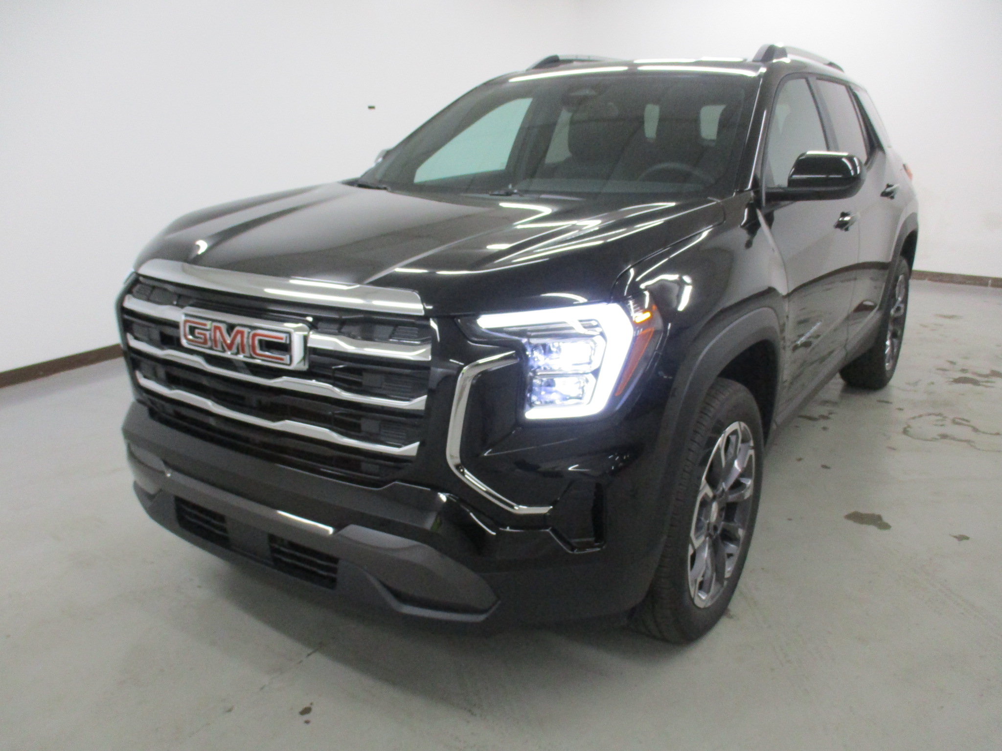 New 2026 GMC Terrain Elevation w/ Elevation Premium Package FWD image 1