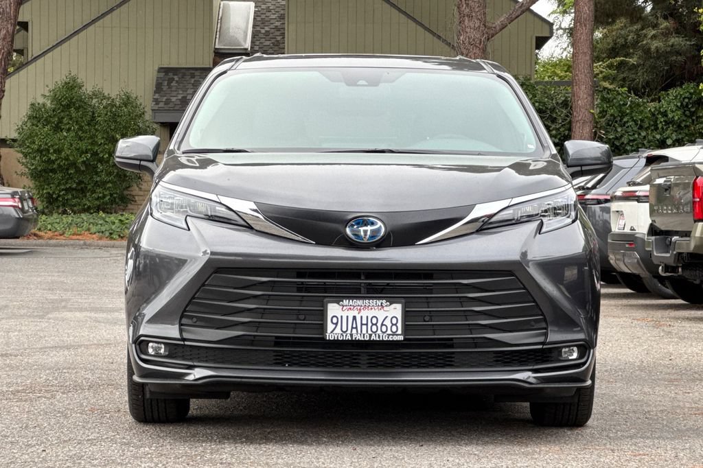 Certified 2025 Toyota Sienna XLE w/ XLE Plus Package AWD/4WD image 8