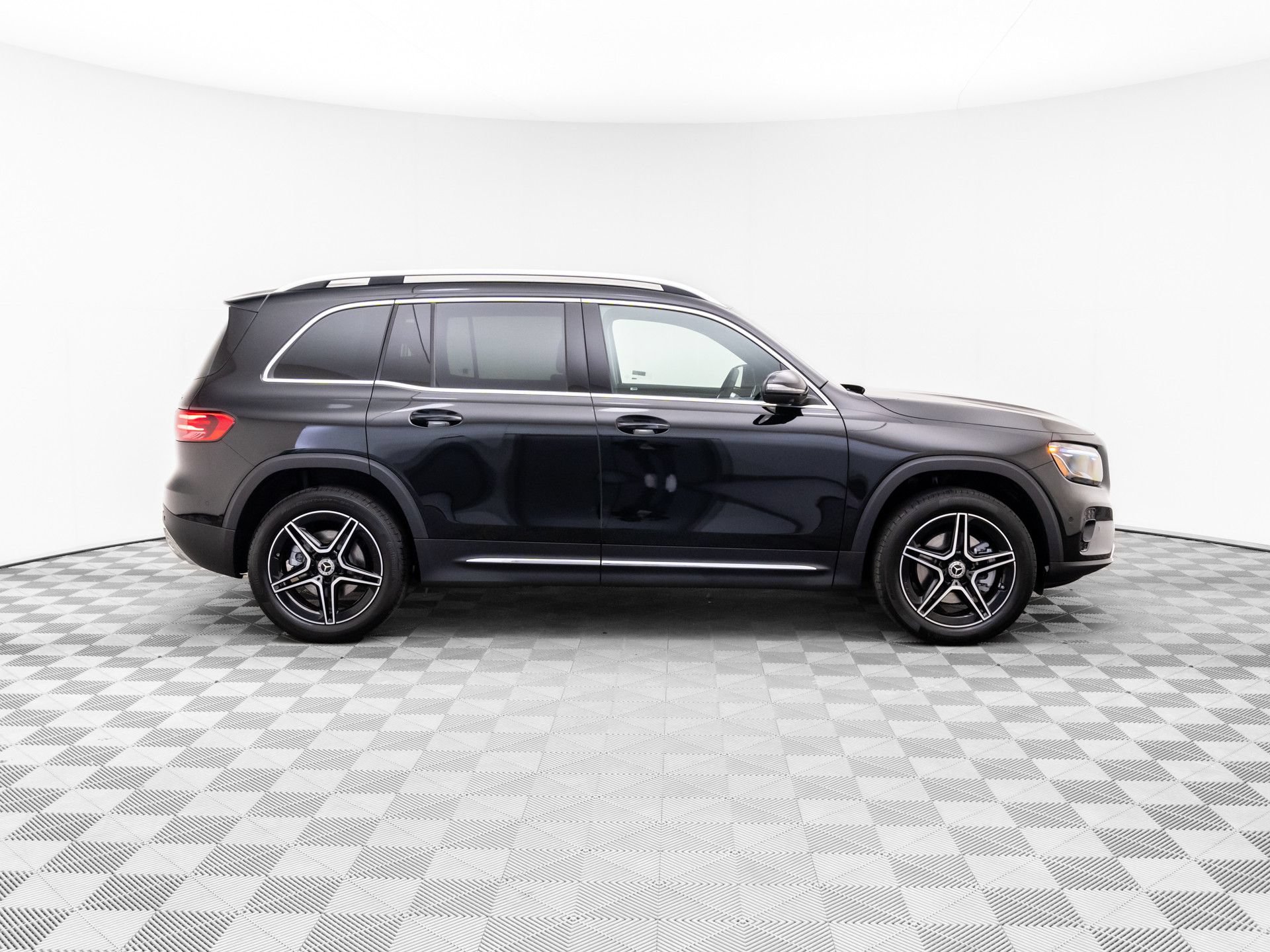 New 2026 Mercedes-Benz GLB 250 4MATIC image 6