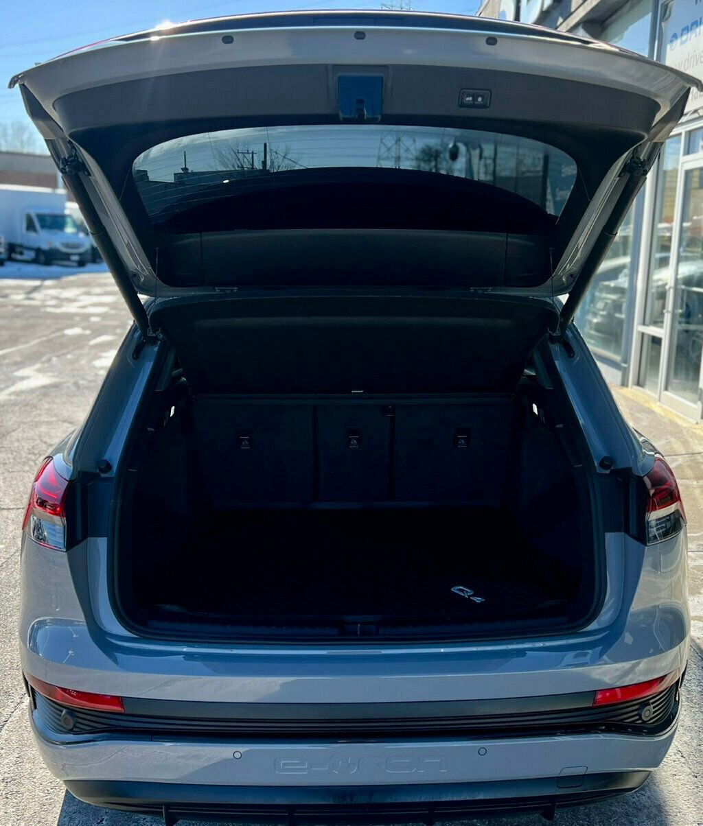 Used 2024 Audi Q4 e-tron Premium Plus w/ Premium Plus image 8