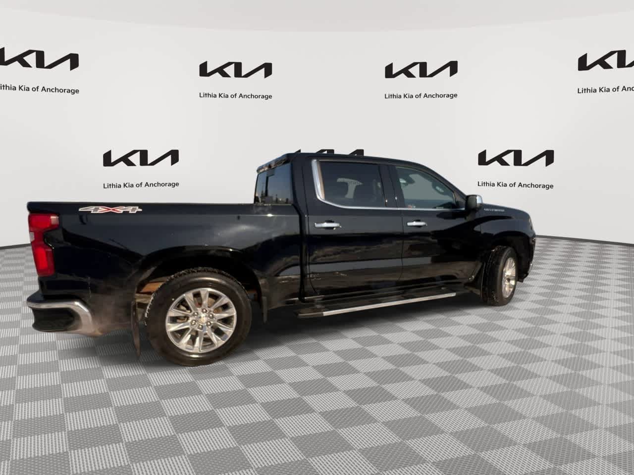 Used 2021 Chevrolet Silverado 1500 LTZ w/ Technology Package AWD/4WD image 2