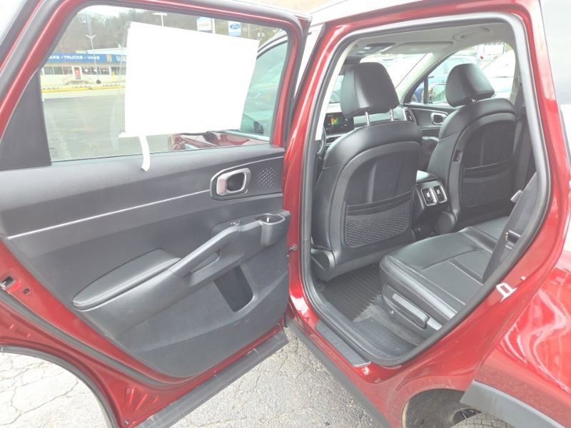 Used 2025 Kia Sorento S image 20