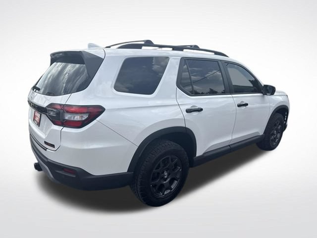 Used 2024 Honda Pilot TrailSport image 3