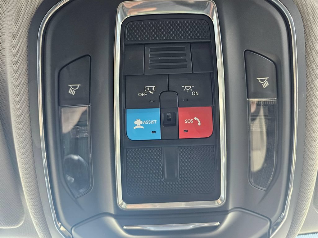 Used 2024 Jeep Grand Cherokee Laredo AWD/4WD image 32