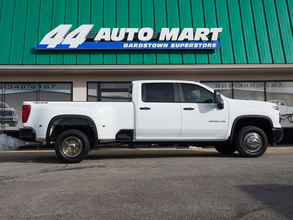 Used 2024 Chevrolet Silverado 3500 W/T image 2