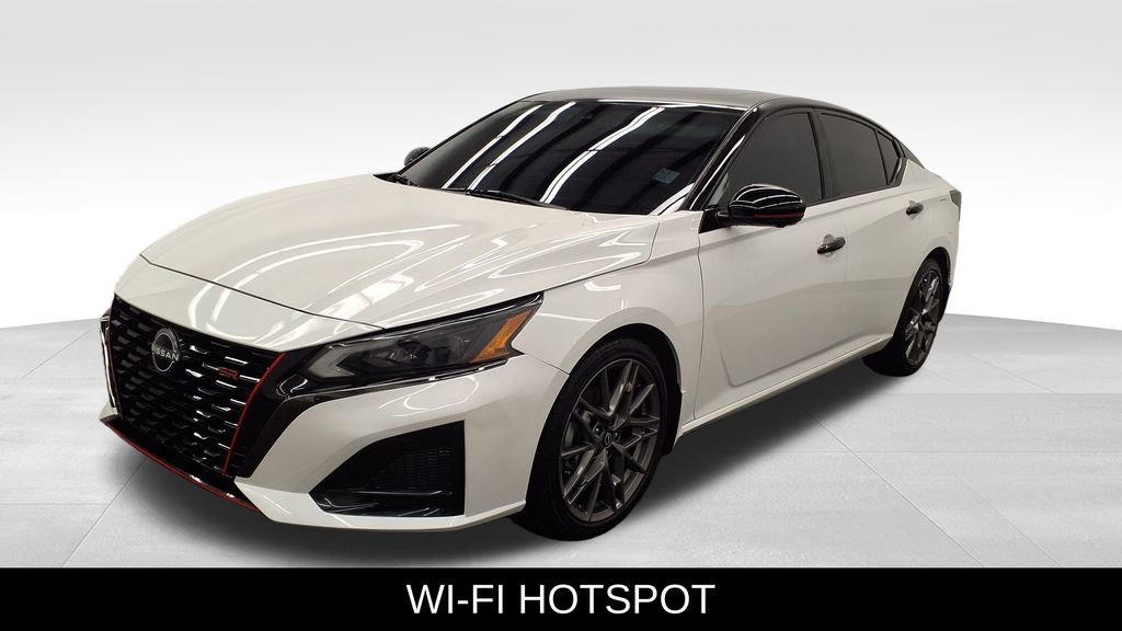 Used 2023 Nissan Altima 2.0 SR image 3