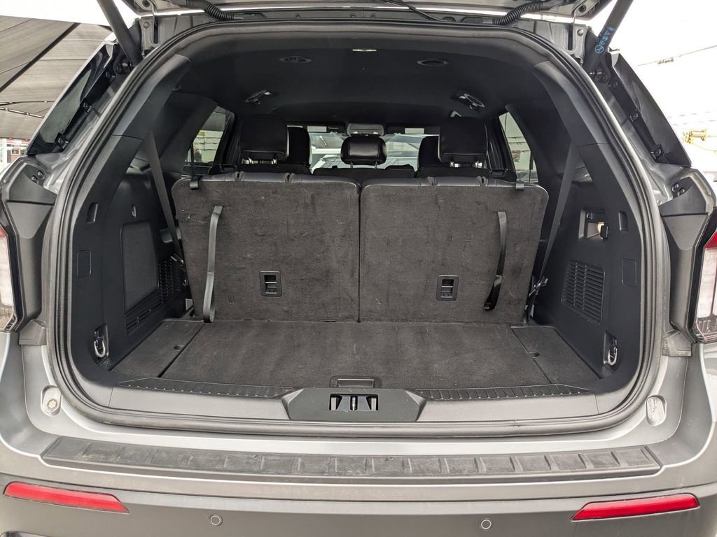 Used 2025 Ford Explorer ST-Line w/ ST-Line Street Pack image 25