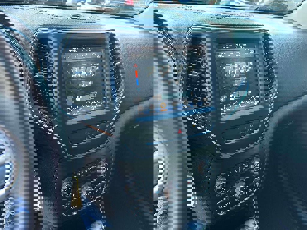 Used 2022 Jeep Cherokee Latitude w/ Trailer Tow Group image 29