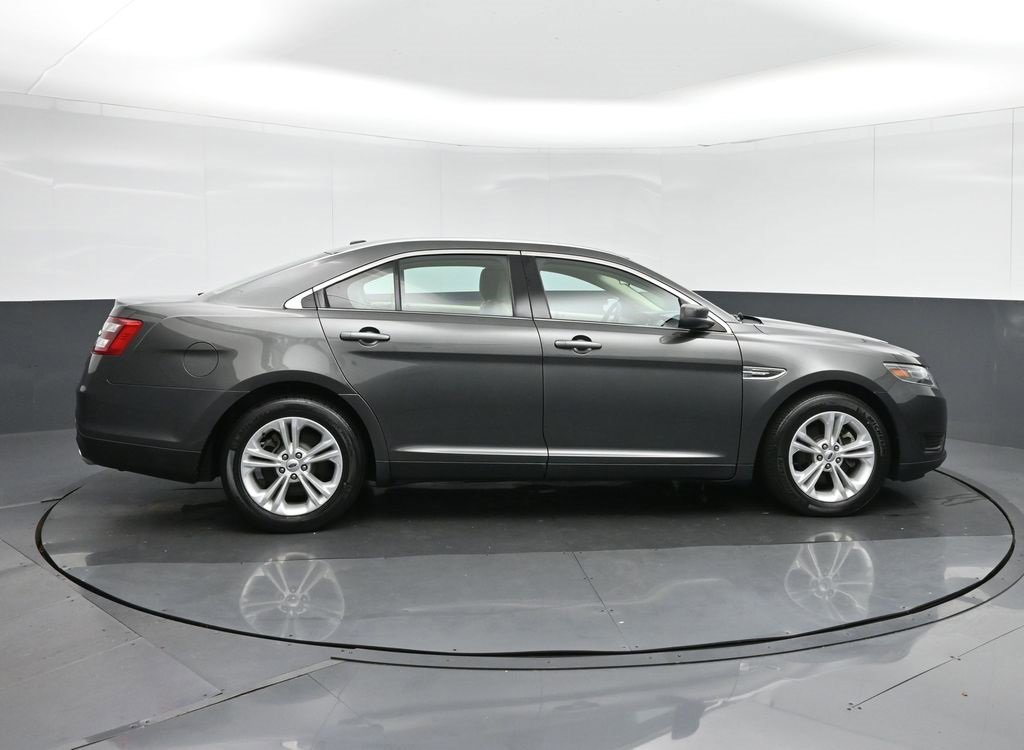 Used 2018 Ford Taurus SE image 8