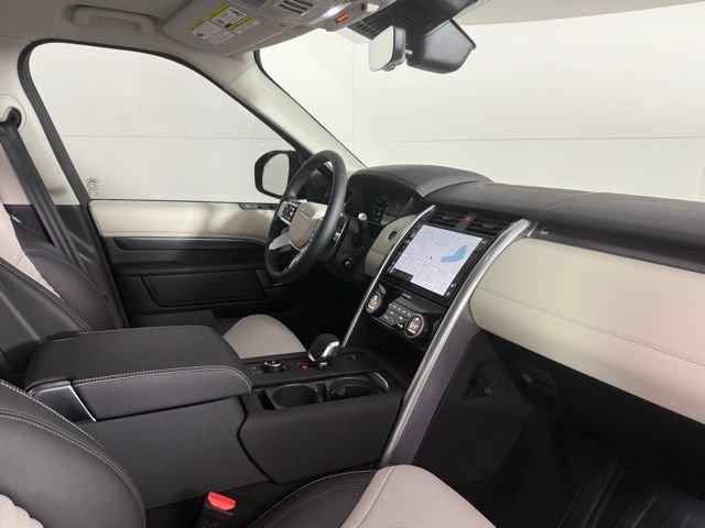 Used 2025 Land Rover Discovery Metropolitan Edition AWD/4WD image 33