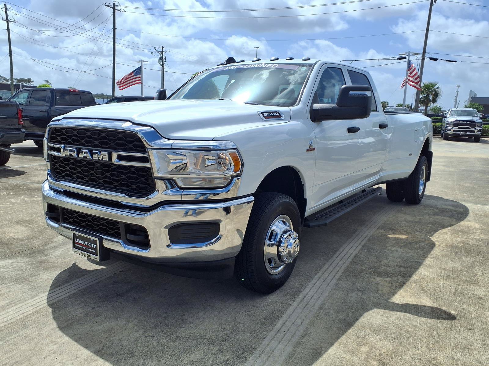 Used 2024 RAM 3500 Tradesman w/ Chrome Appearance Group AWD/4WD image 3