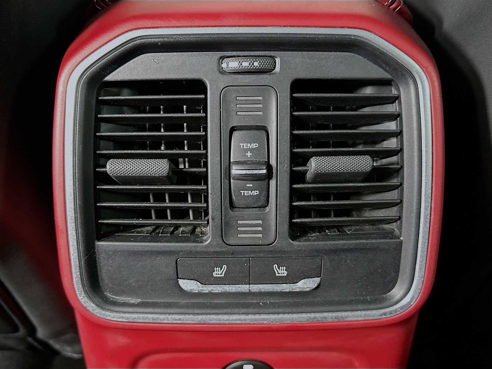 Certified 2022 Porsche Macan image 27