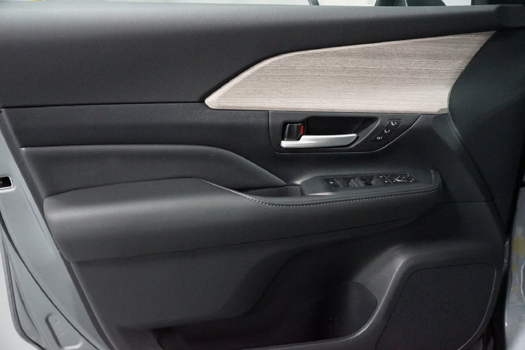 New 2026 Toyota Grand Highlander FWD image 32