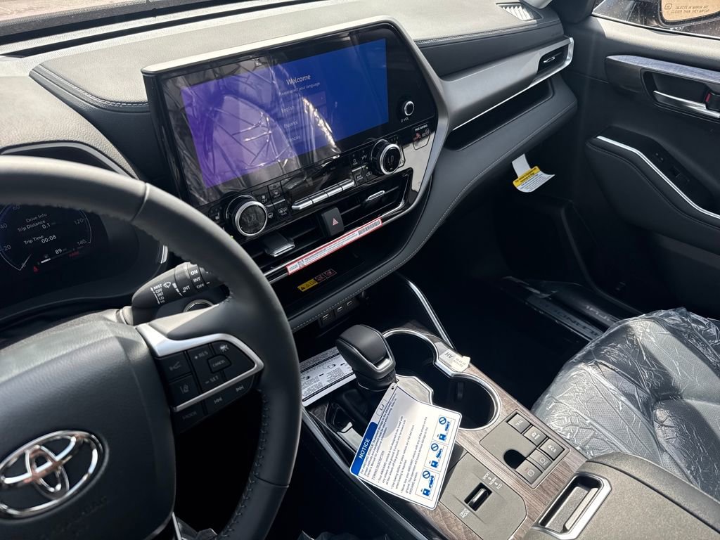 New 2026 Toyota Highlander Limited image 27